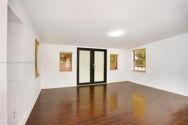 Building Photo - 1027 SW 22nd St