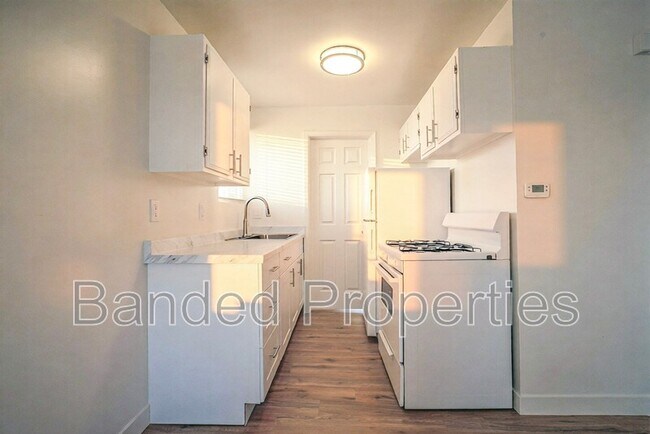 Building Photo - 376 W 700 N
