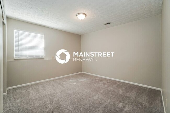 Building Photo - 4 Bedroom Pet-Friendly Home in Columbus, OH with Main Street Renewal