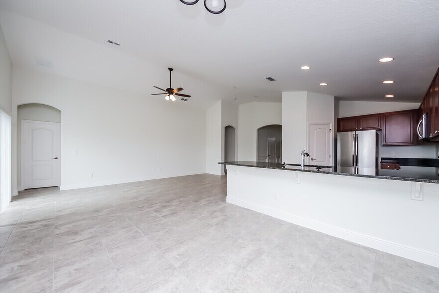 Building Photo - 1000 Mardi Gras Dr