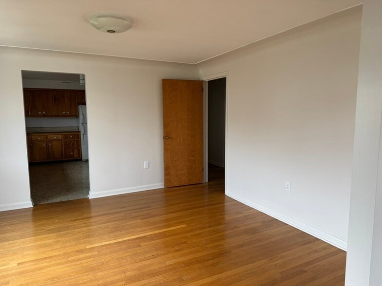 Building Photo - 307 Warren St