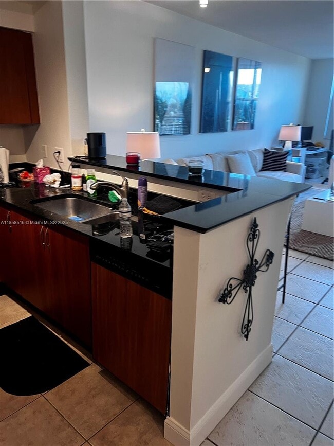 Building Photo - 806 E Windward Way