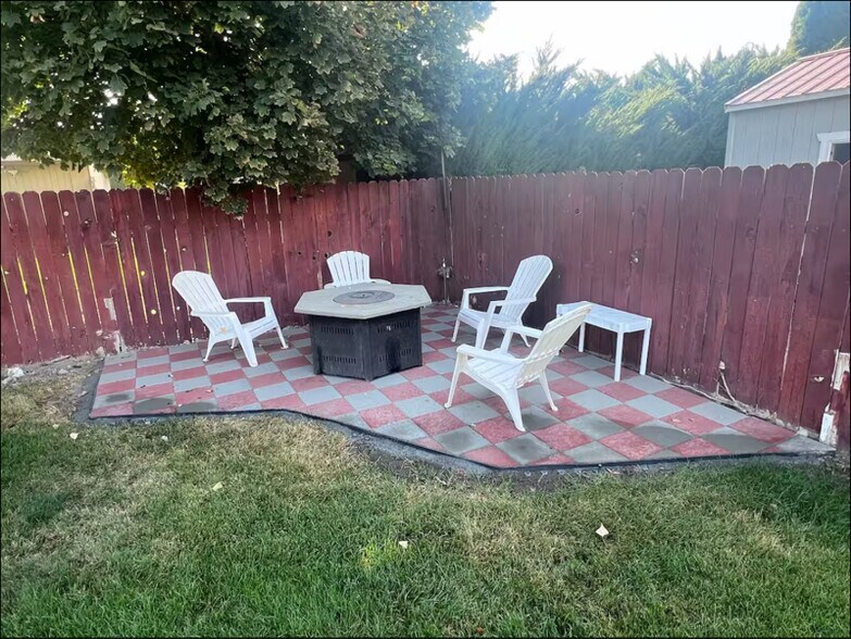 Building Photo - 2907 S Waverly St