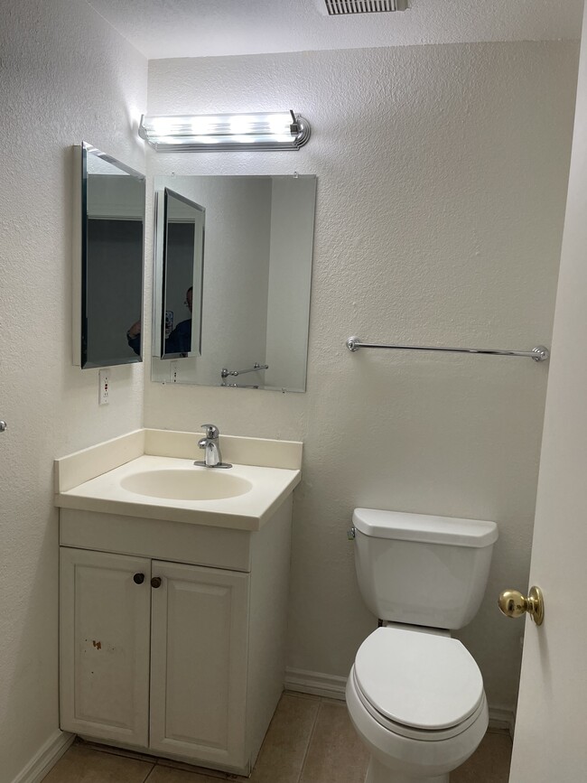 Building Photo - 9119 Inverness Rd