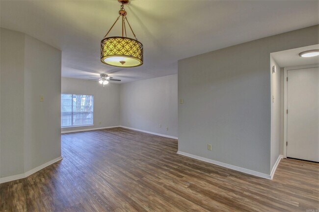 Building Photo - 1601 N Bryant St