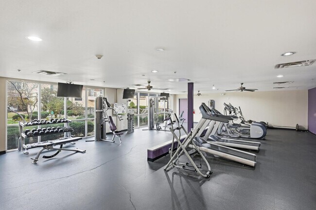 Building Photo - Beautiful Condo in Carrollton!