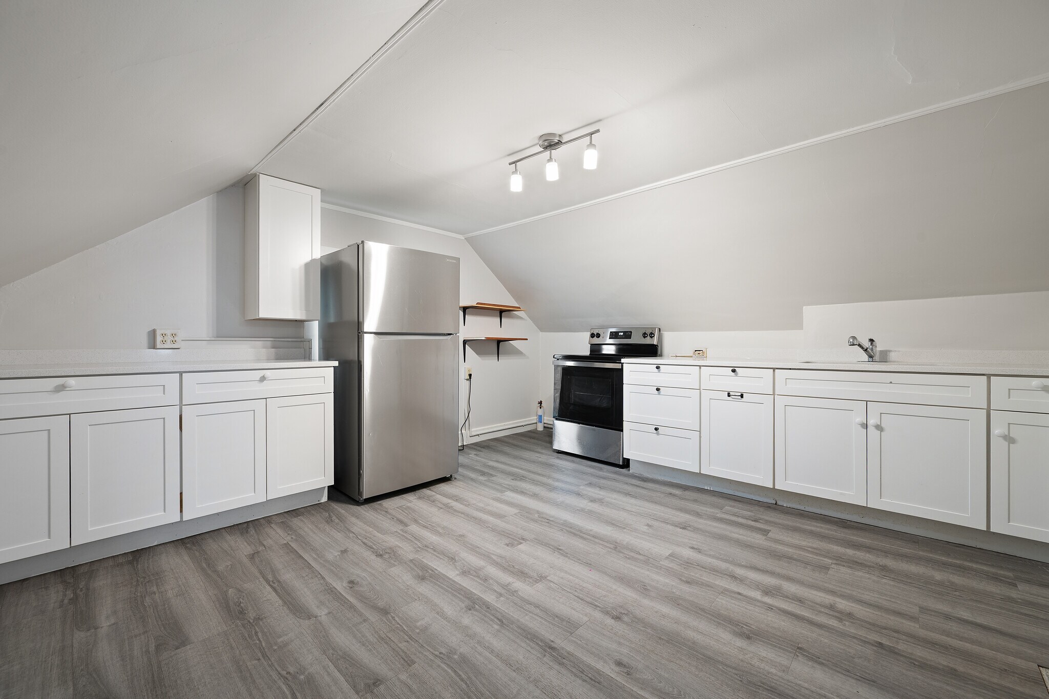 Building Photo - 135 Cedar St