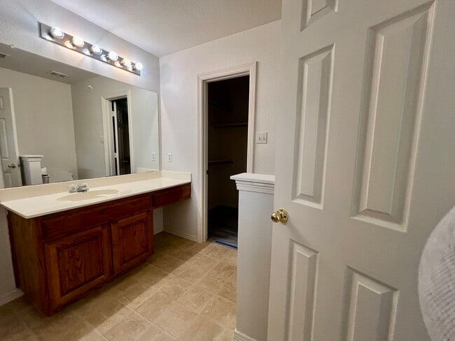 Building Photo - 1529 Creekstone Ct