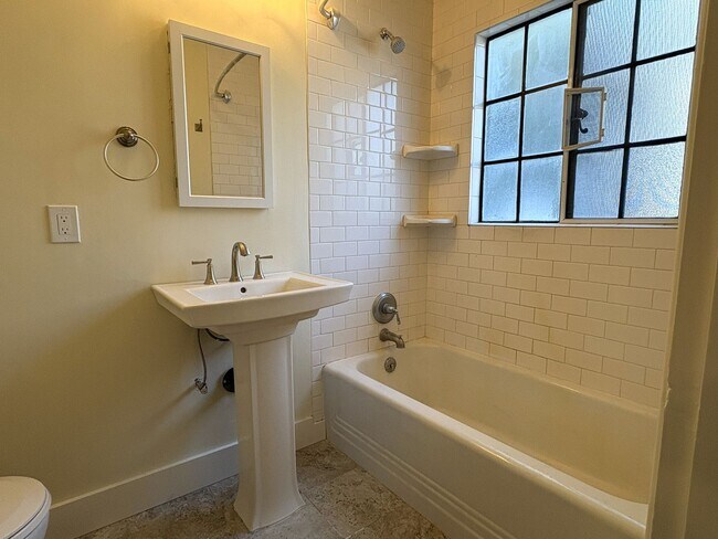 Building Photo - Newly Updated Second-Floor Studio in Palo Alto!