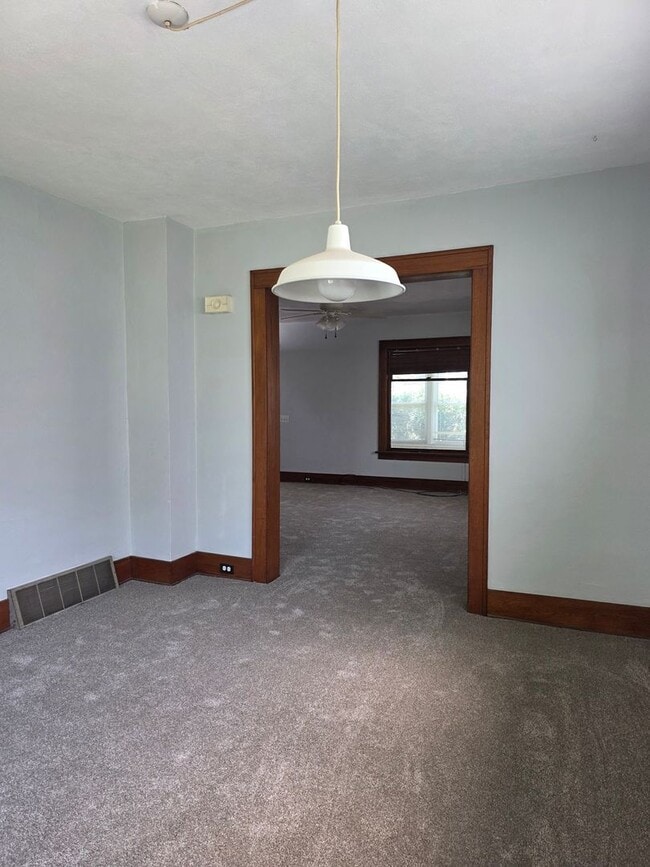 Building Photo - Cozy home in BG
