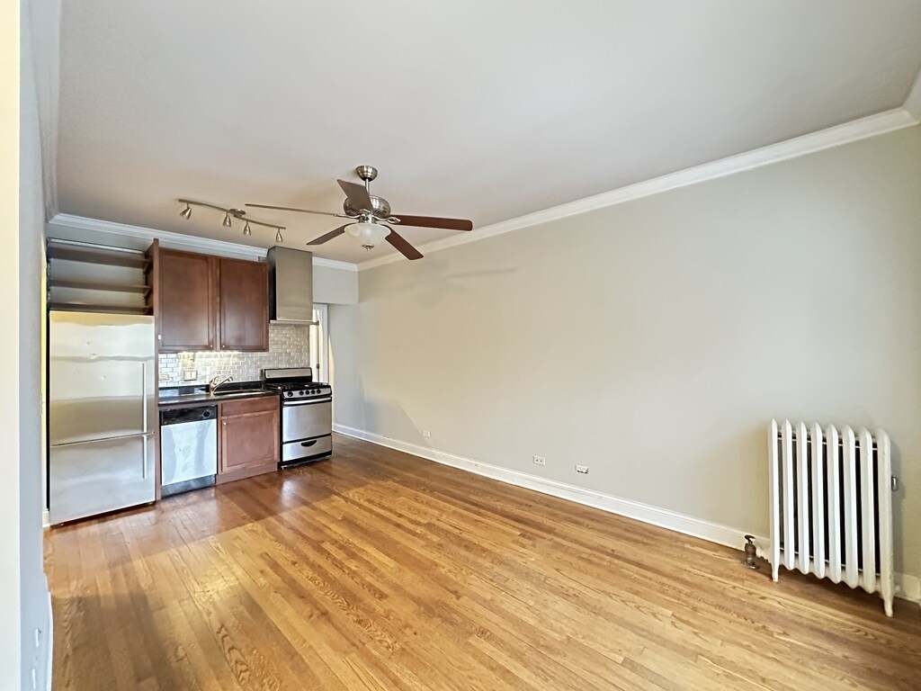 Building Photo - 736 W Addison St