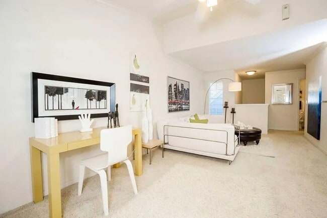 Building Photo - North Houston Living | Easy Commute & Comfort