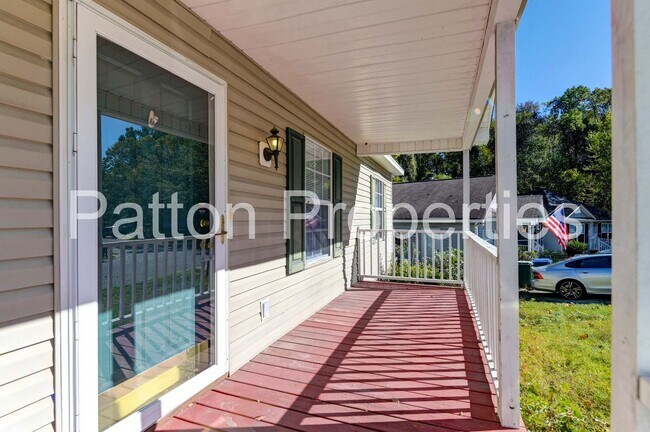 Building Photo - Summer Place Home