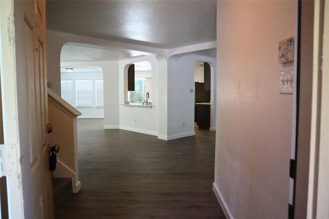 Building Photo - 209 Sunny Brook Dr