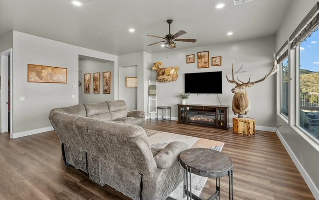 Building Photo - Gorgeous 4 Bedroom Home Surrounded by the Desert Landscape of Southern Utah