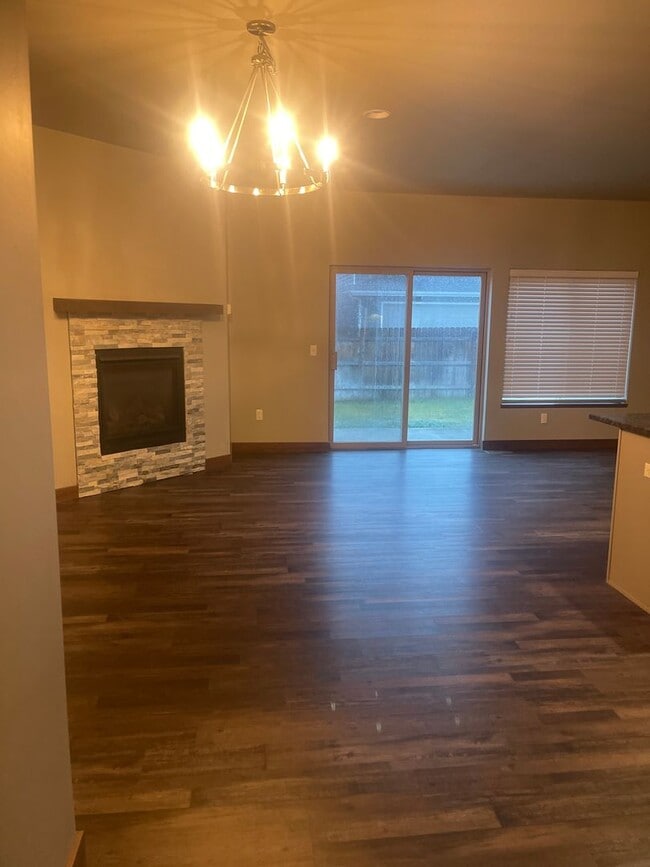 Building Photo - 1601 Westwood Cir