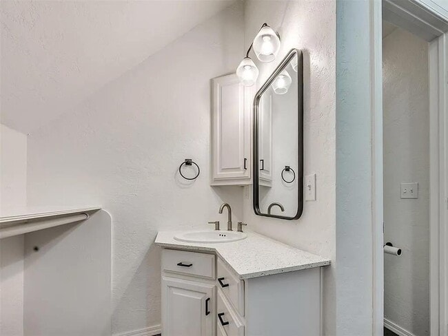 Building Photo - 1017 McFarland St