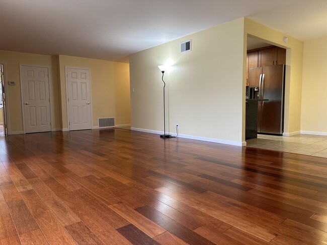 Building Photo - 1934 Foxworthy Ave