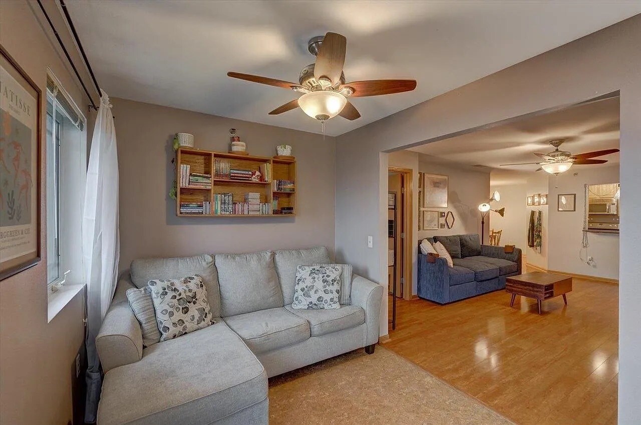 Building Photo - 102 Prairie Heights Dr