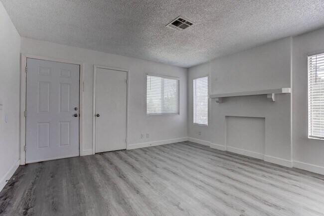 Building Photo - 921 Snug Harbor St