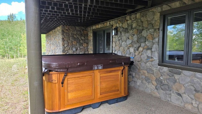 Building Photo - Fully Remodeled 4 bedroom Home in Hamilton...