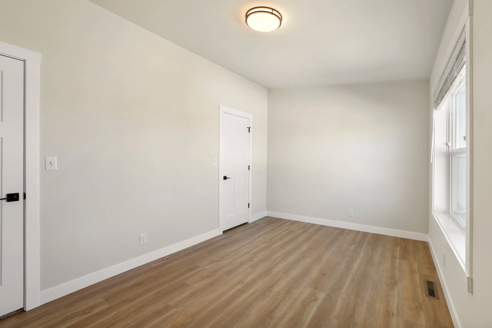 Building Photo - 3130 W Laux Dr