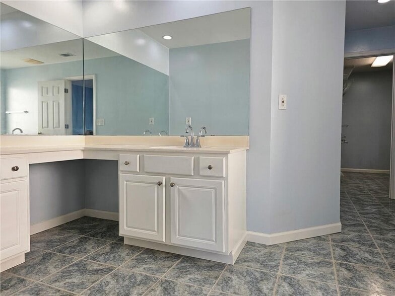 Building Photo - 3229 Davenport Park Ln