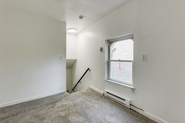 Building Photo - 325 Alice St