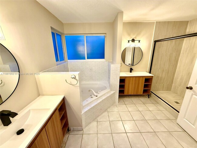 Building Photo - 17501 SW 92nd Ct