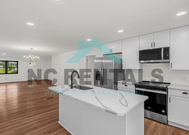 Building Photo - 815 Corona St