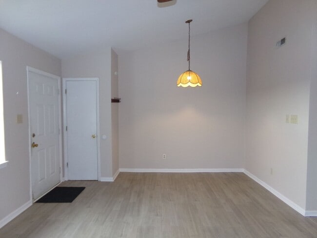 Building Photo - Charming Triplex