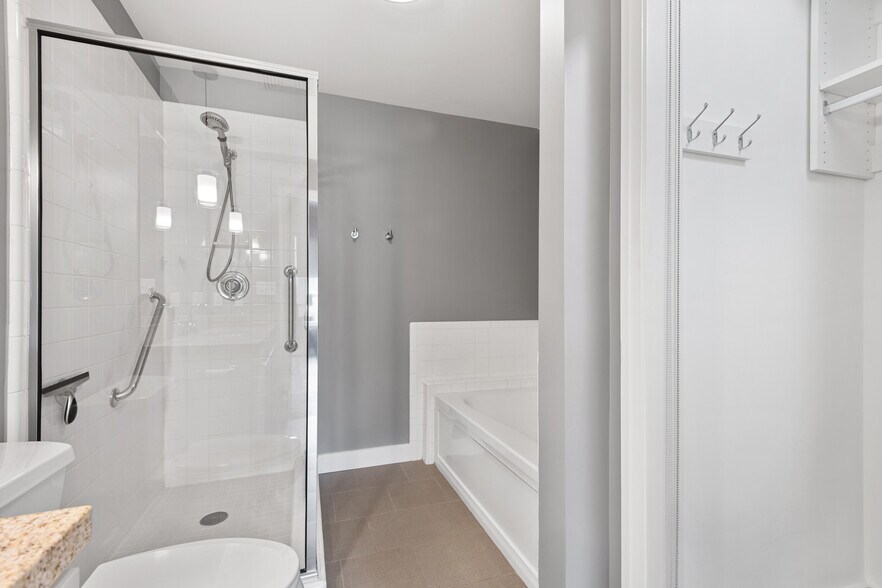 Building Photo - 350 S 200 E