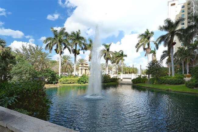 Building Photo - 750 N Tamiami Trl