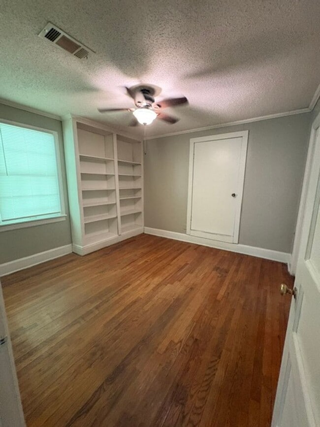 Building Photo - Renovated 2 Bedroom 1 Bath Home for Rent!!