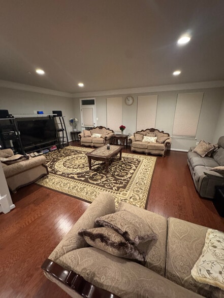 Building Photo - 9102 Vlg Spgs Dr