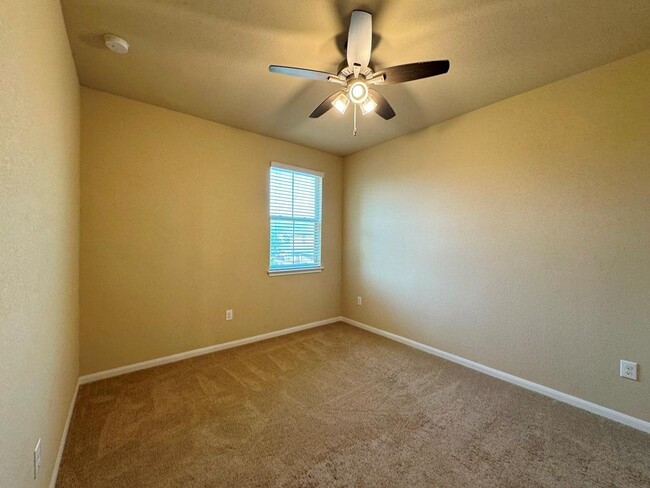 Building Photo - 2880 Donnell Dr