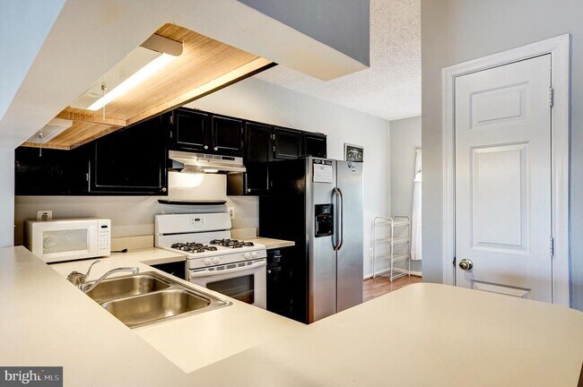 Building Photo - 12111 Wedgeway Pl