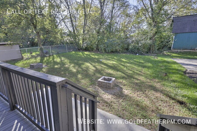 Building Photo - 402 E Trinity Ln