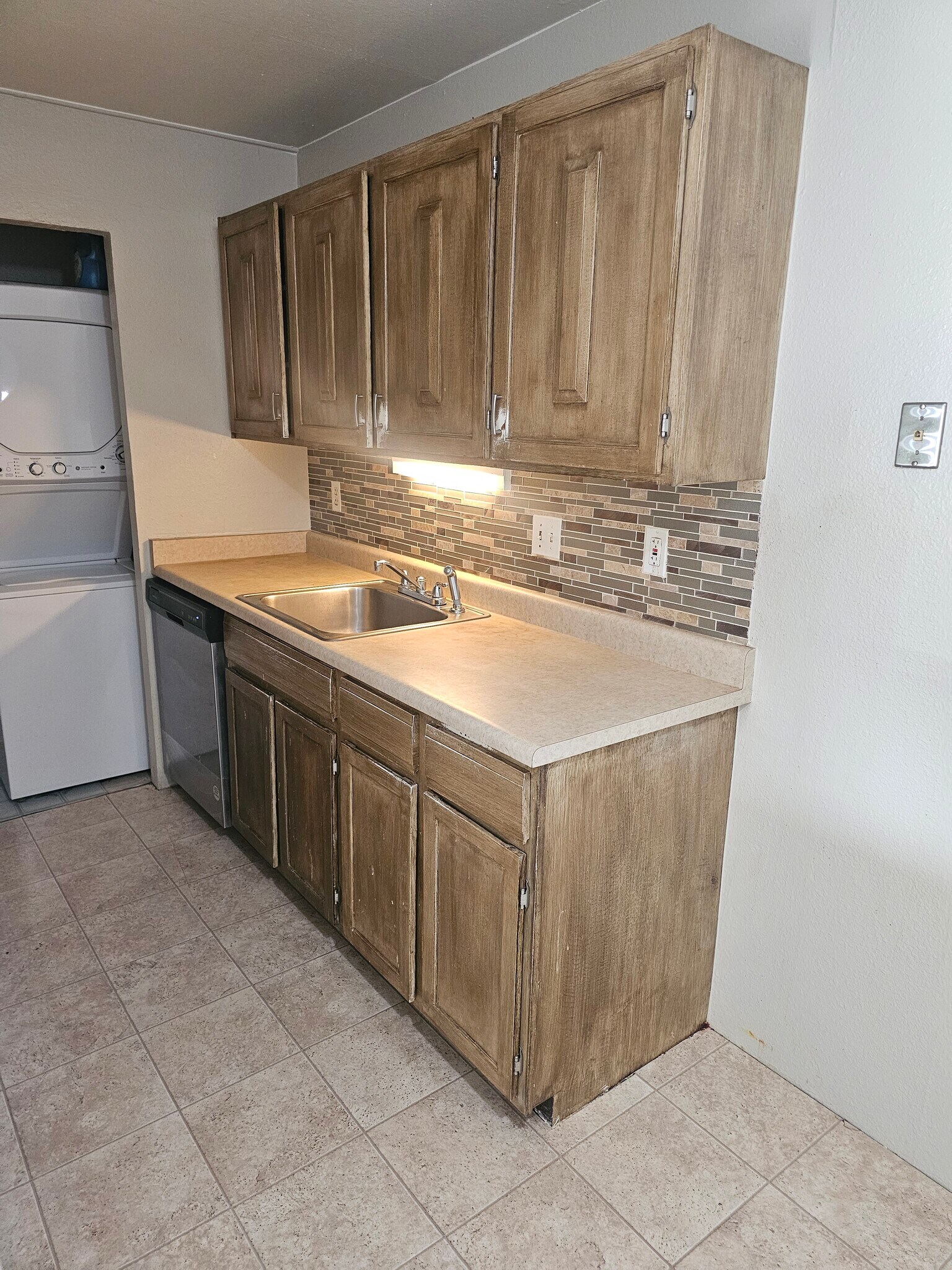 Building Photo - 451 Golden Cir