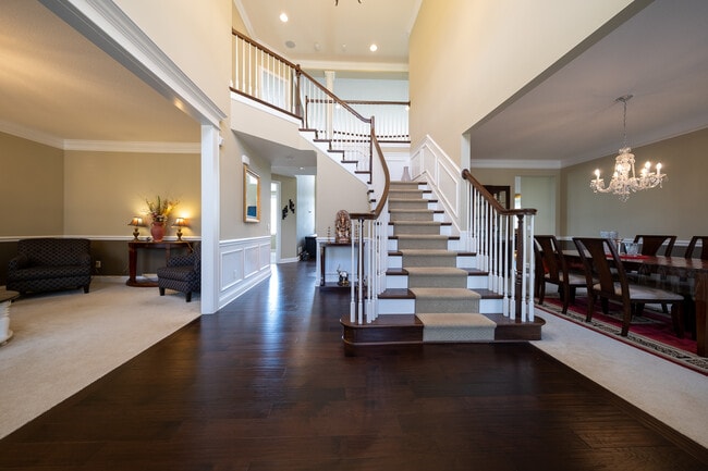 Building Photo - 727 Aster Rd