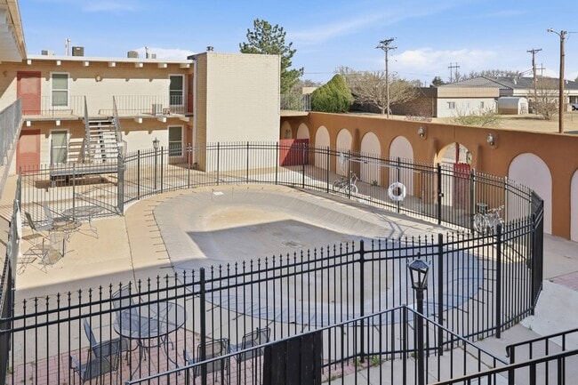 Building Photo - 500 NE 15th St