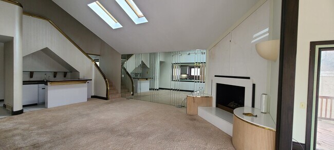 Building Photo - 1460 West Alex Bell Road