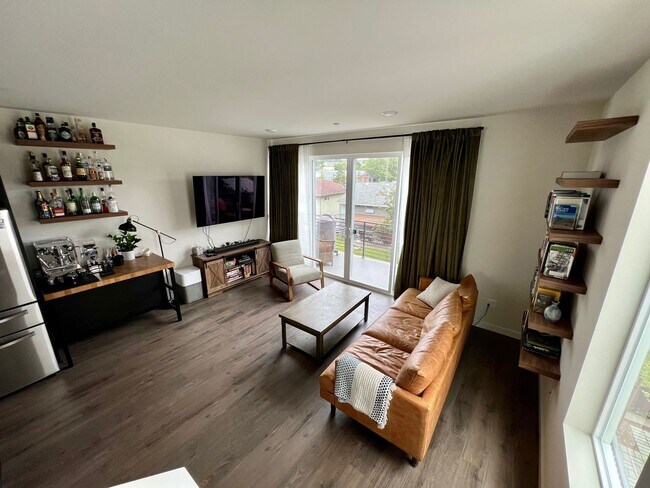 Building Photo - Immaculate 3 Bed 2 Bath Seattle Townhome @ An Incredible Location!