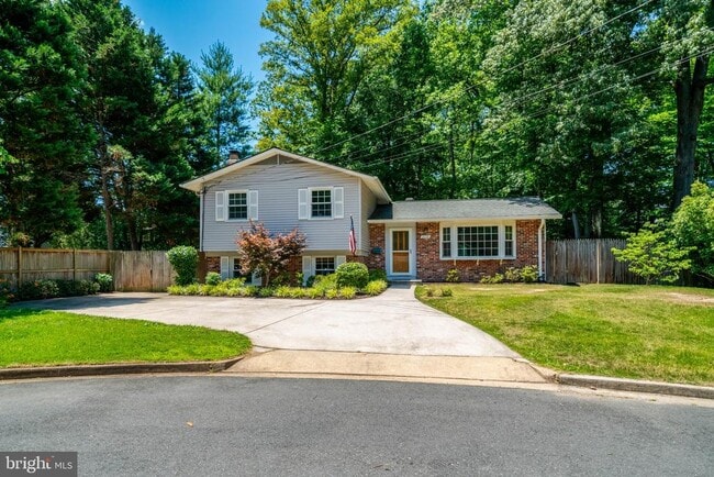 Building Photo - 8236 Governors Ct