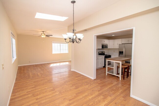 Building Photo - 932 Oak Glen Ln
