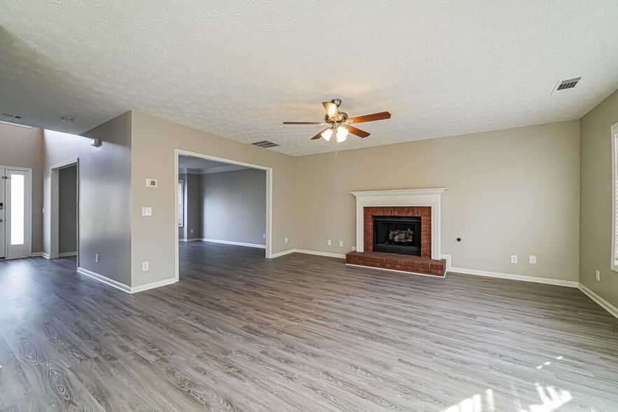 Building Photo - 2711 Denian Ct