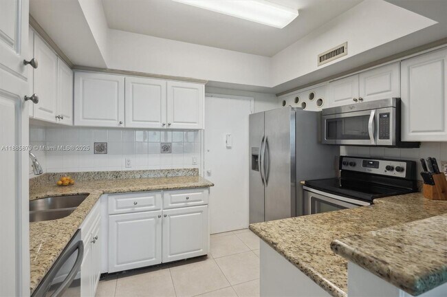 Building Photo - 3505 S Ocean Dr