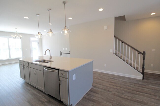 Building Photo - 3398 Monterey Dr