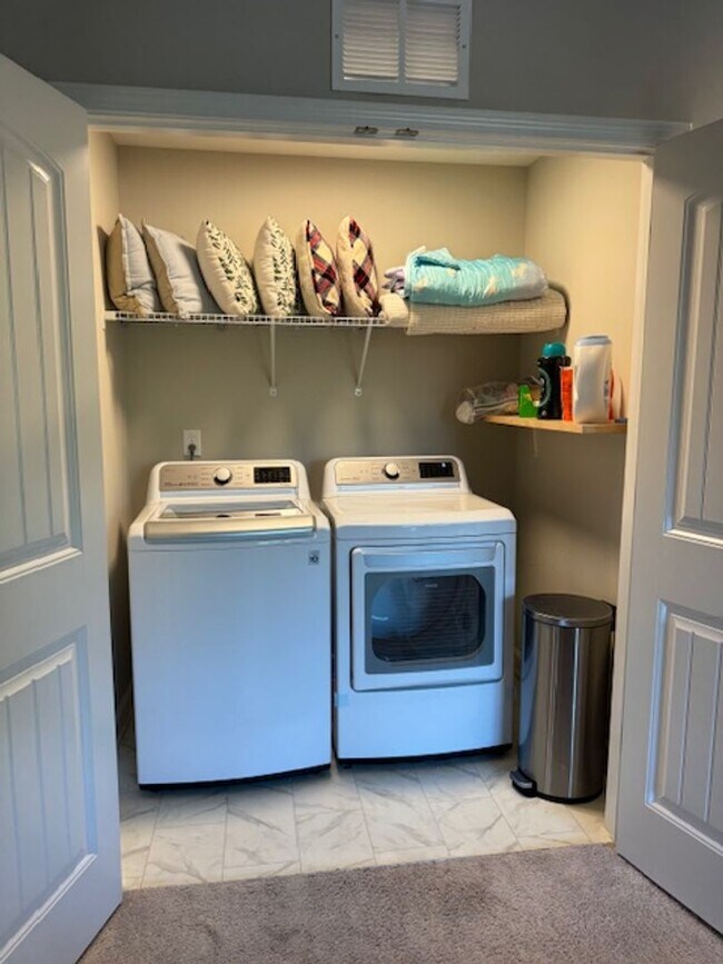 Building Photo - Beautiful 4 Bedroom Home In Oyster Landing- Fenced in Backyard and Community Pool- Available begi...