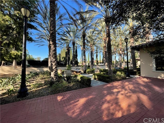 Building Photo - 36 Calypso